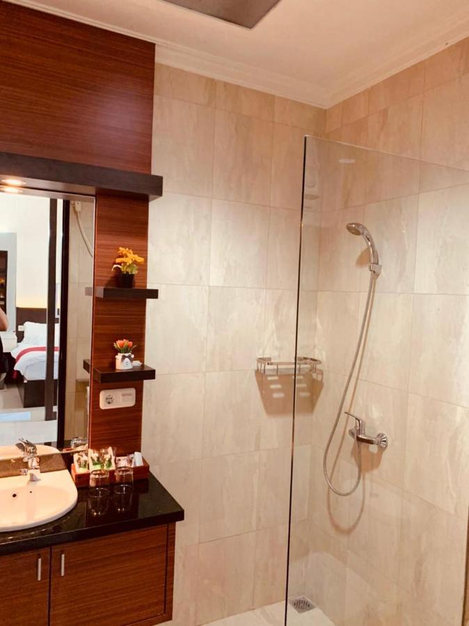 Platinum Setrasari Guest House 5Br Private Pool Бандунг Экстерьер фото
