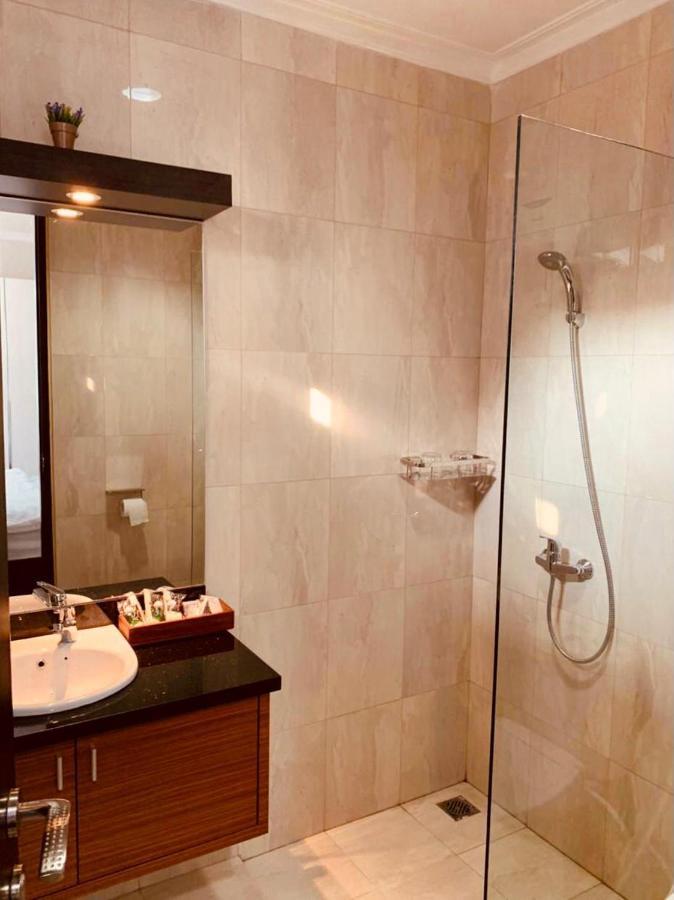 Platinum Setrasari Guest House 5Br Private Pool Бандунг Экстерьер фото